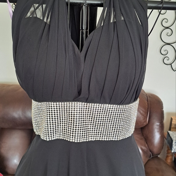 JJs House Formal Gown, Black, halter, wide belt of crystals - Picture 6 of 6